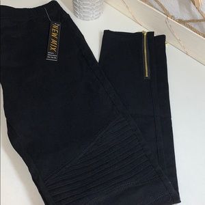 NWT. Stretchy Black Moto Jeggens